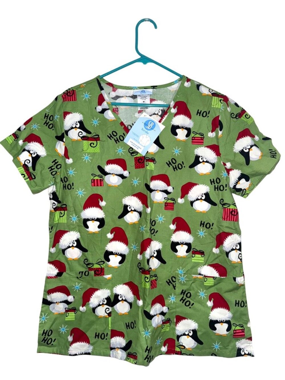Simply Basic Green Christmas Penguin Print Scrub Top M 100% Cotton